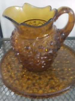 Button and daisy antique pitcher and platter