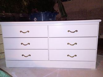 White 6 drawer dresser
