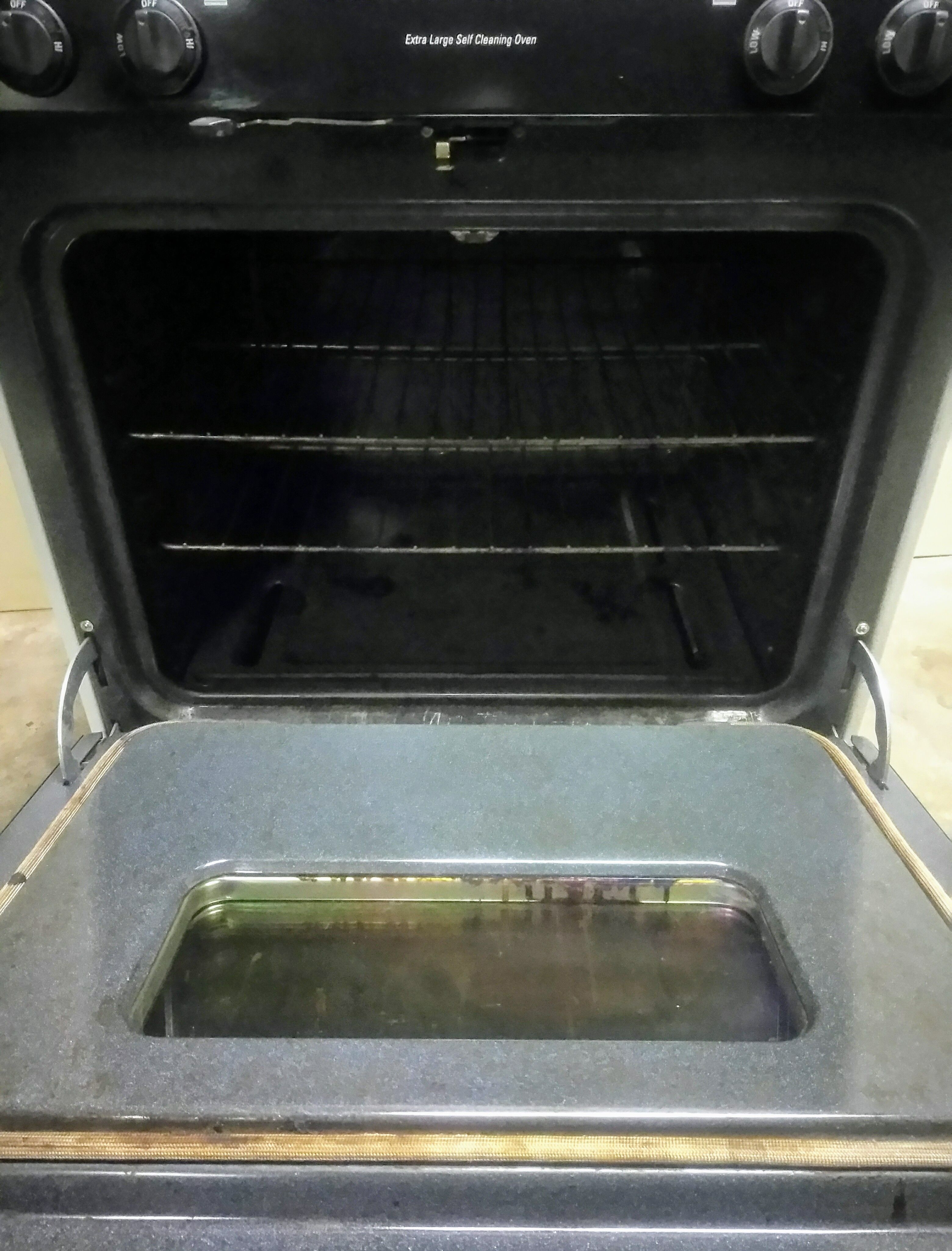 GE XL44 Self Cleaning Gas Stove *Good Condition/ Will Deliver* for Sale