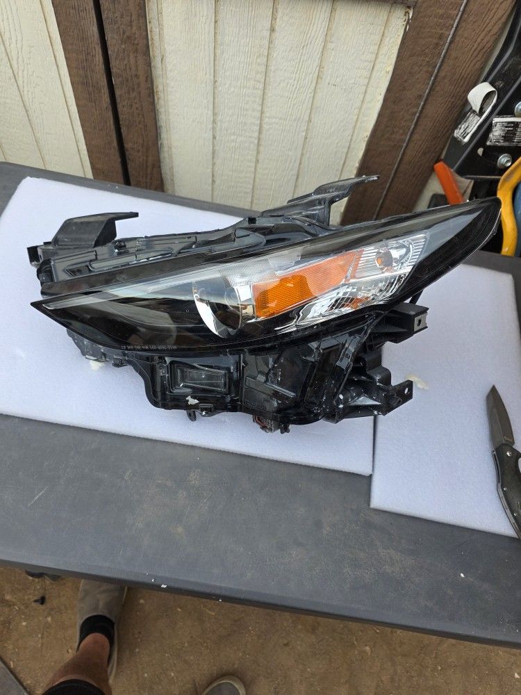 Left/Driver Clear Housing Projector Headlight Fit For 19-21 Mazda 3 w/o AFS