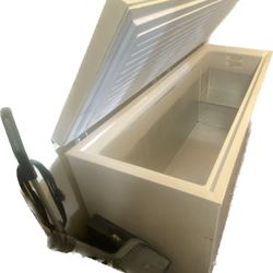 Deep Freezer Garage-Ready Large Chest 
