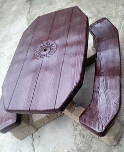 Platic picnic table