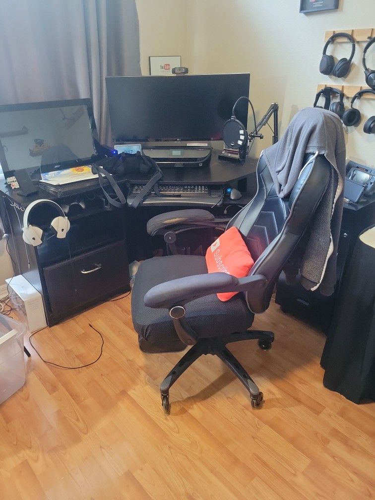 Corner Desk With Keyboard Tray And Chair 