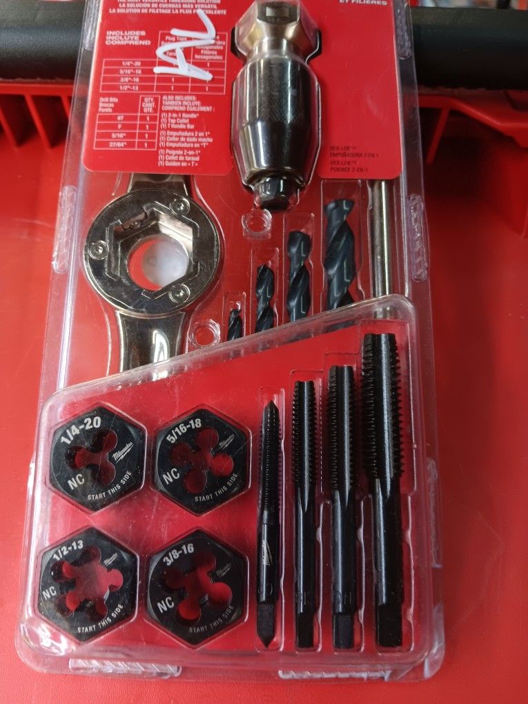 Milwaukee HEX - LOK 2-IN-1 Handle. SAE 15Pc. Tap and Die Set