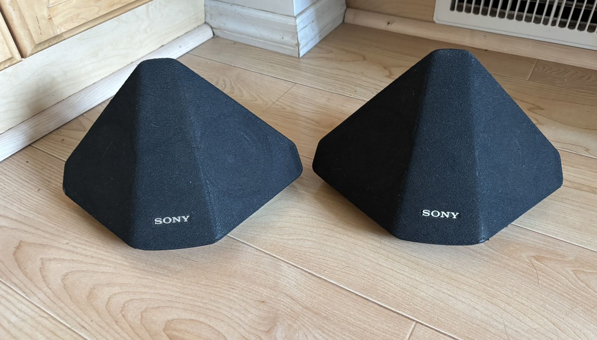 Set Of 2 Sony Surround Sound Pyramid Speakers - # SS-SR301 - 120W