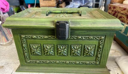 Vintage Plastic Sewing Machine