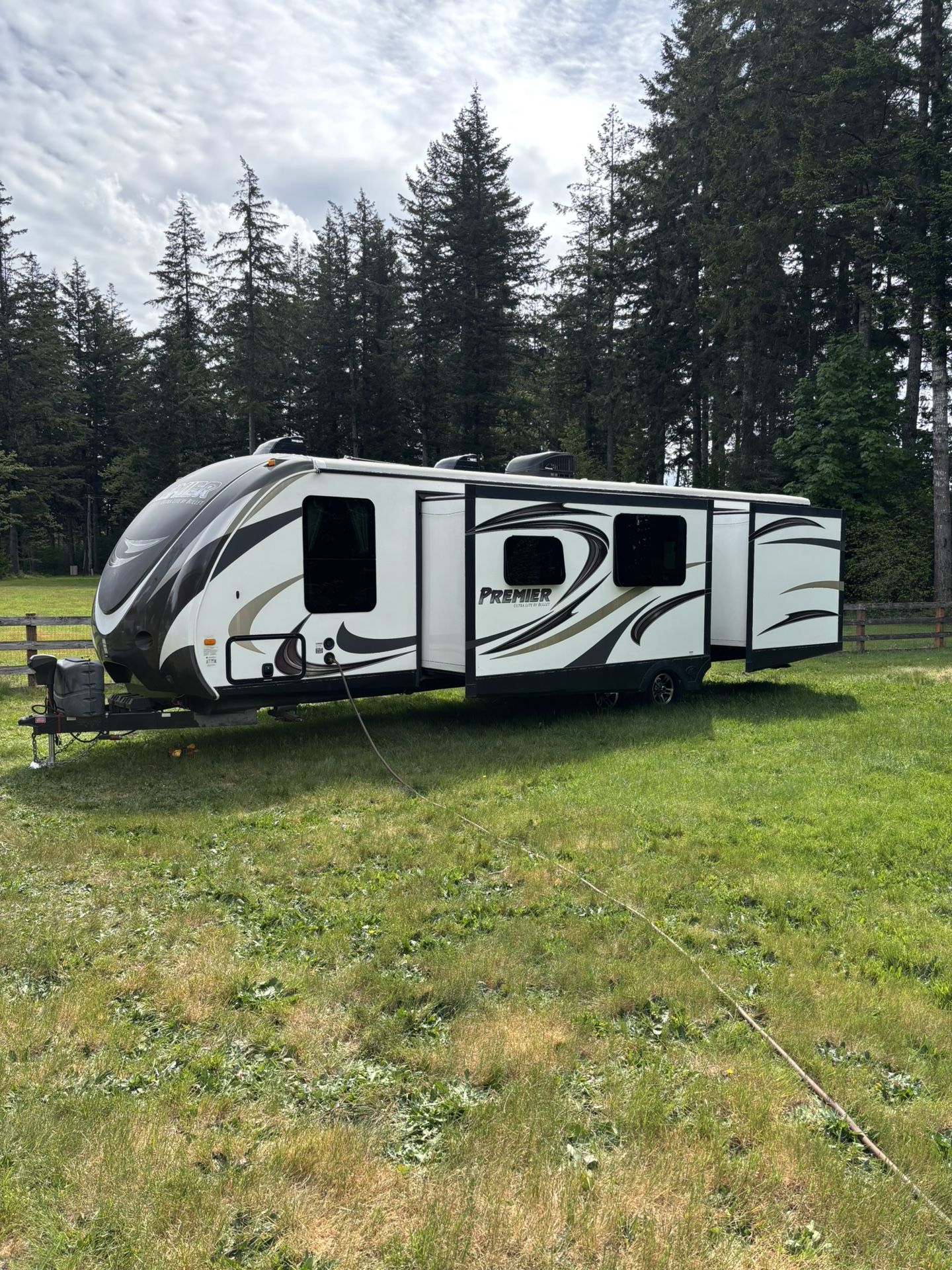 2014 Keystone Bullet Premier 31BHPR