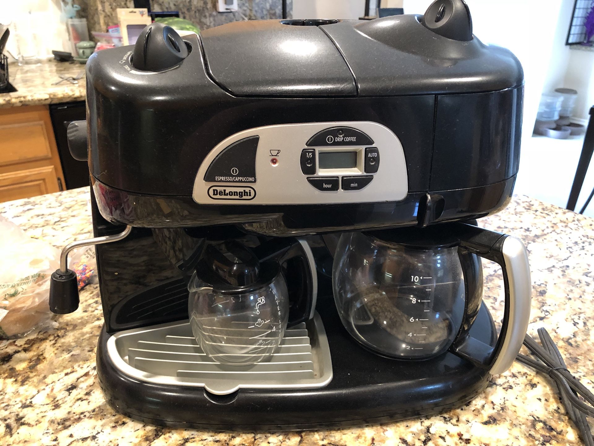 DeLonghi espresso/cappuccino and coffee maker