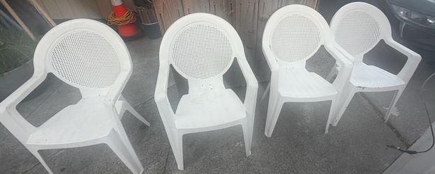 Grosflllex Outdoor Resin stackable Chair  (4)