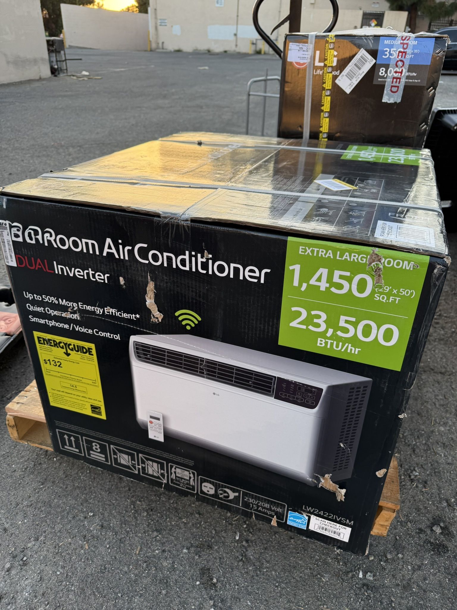 LG 23,500 BTU 230/208V Window Air Conditioner Cools 1450 Sq