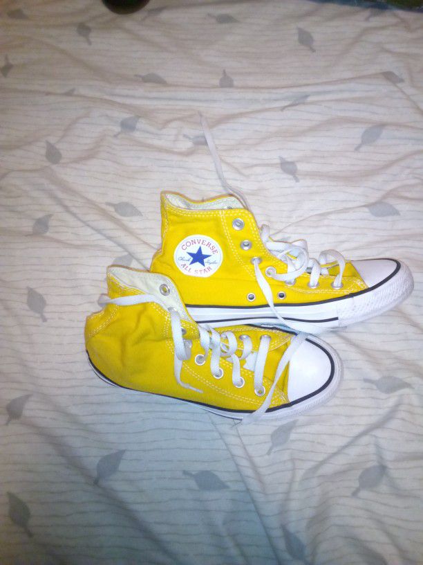 Yellow Chuck Taylor's size 5 In Men And 7 In Womens