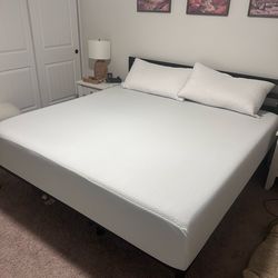 King Sized Foam Mattress +2 King Pillows