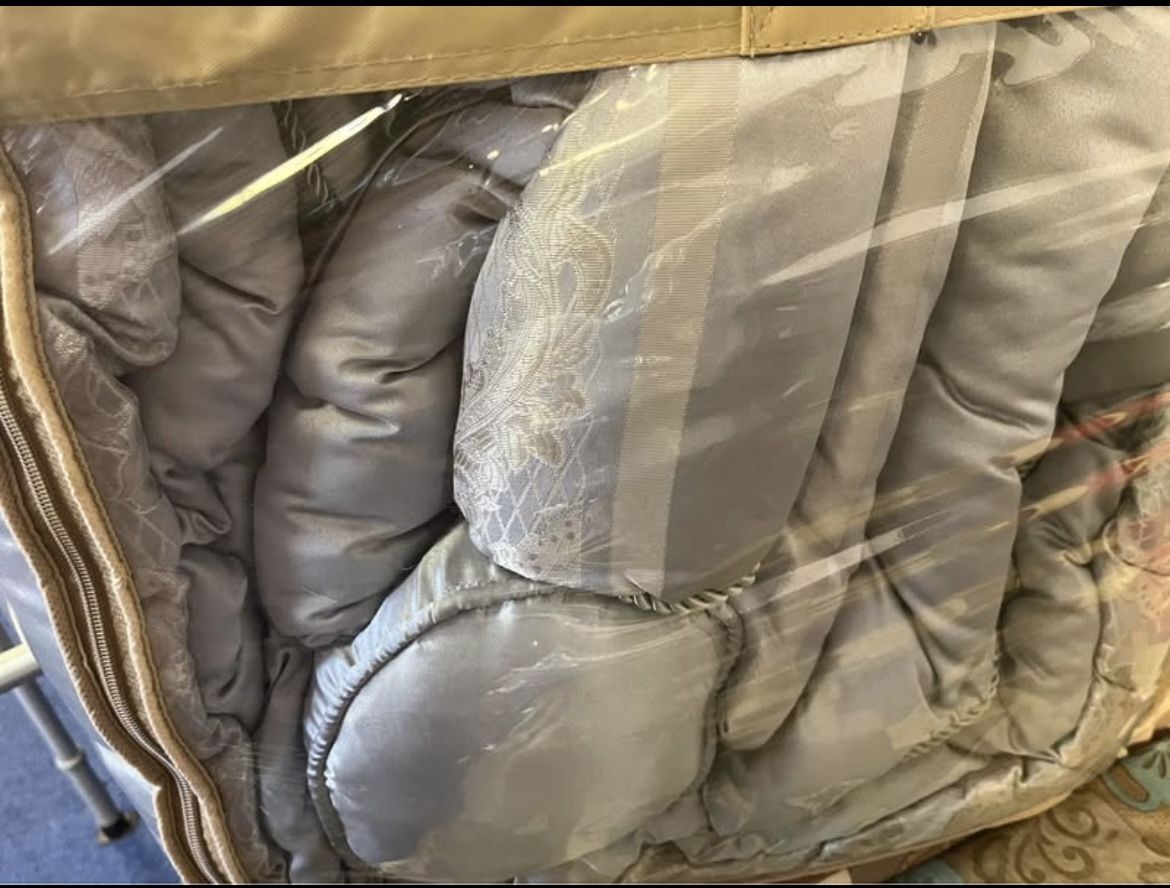 Alexandra’s Secret 7-Piece Queen Size Comforter Set