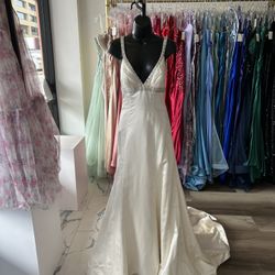 Stunning New Wedding Dress Size 10