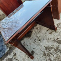Sturdy Desk With Glass