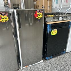 BRAND NEW SMALL LG REFRIGERATOR SILVER