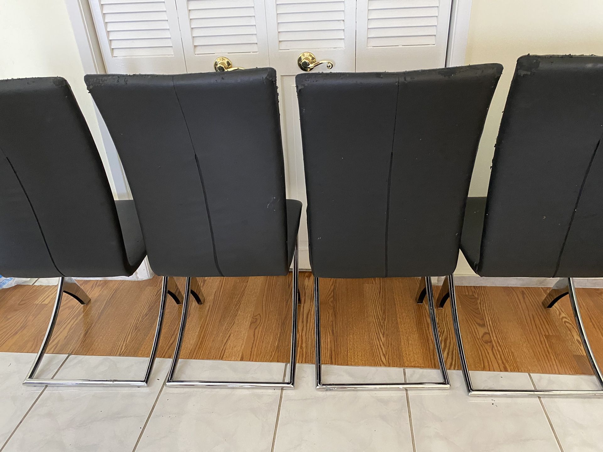 Free Dining Chairs (4)