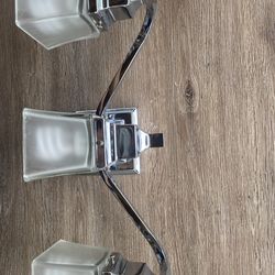 Lámpara de baño  $15