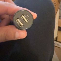 Dual-Port USB car charger