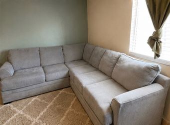 🛋️ Large Gray L-Shaped Sectional Sofa – Excellent Condition