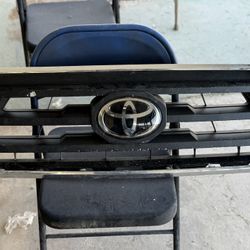 Tacoma 2020  Front Grill 