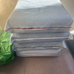 8 Cushions 