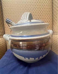 Stoneware bean pot with ladel