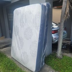 NEW Queen-Size MATTRESS and BOX SPRING. Bed frame not included👍