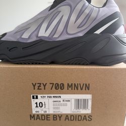 Adidas Yeezy 700 MNVN sz 10.5