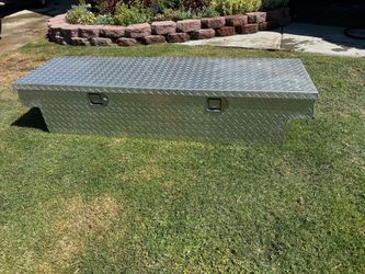 Truck tool box