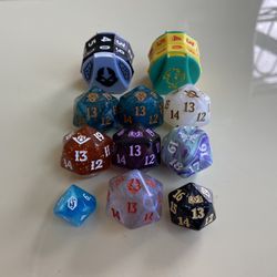 9 Magic The Gathering Dice And Two Life Click Wheels