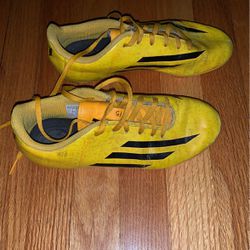 Male Adidas Cleats Size 4 1/2