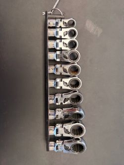 Flex Head Ratcheting Wrench Set on Rail