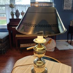 Nice VINTAGE Solid Brass LAMP  19 INCHES TALL  WORKS GREAT 