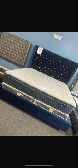 Buy Any 5 Piece Bed Room Set Get A Free Luxury Mattress Included !!