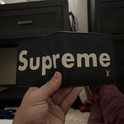 Supreme/ Lv Wallet