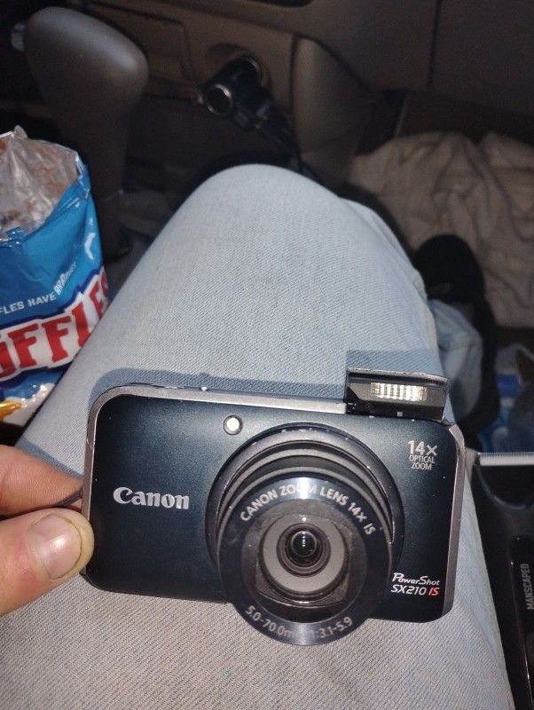 Canon PowerShot SX210 IS