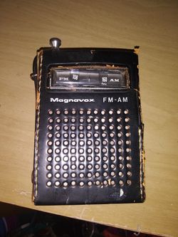 Vintage Magnavox radio antique radio