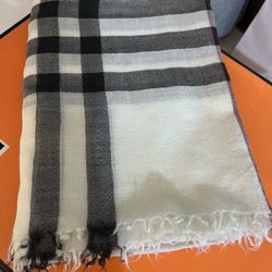 Burberry  Baseball Cap And Scarf 