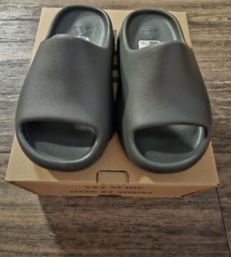 Yeezy Slide “onyx”