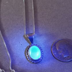 Vintage Sterling Silver Uranium Vaseline Glass Glows Necklace Pendant 16 Inch Sterling Silver Box Chain Necklace