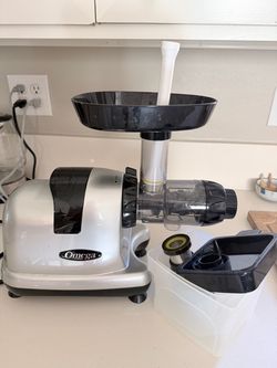 Omega juicer/celery