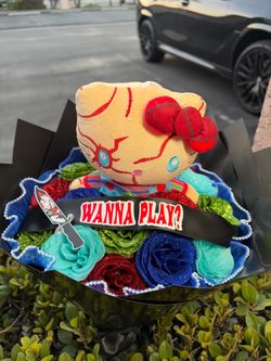 Chucky hello kitty ramo Buchon spooky bouquet