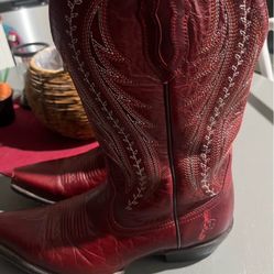 Women’s 8.5 Cowboy Boot Dark Red