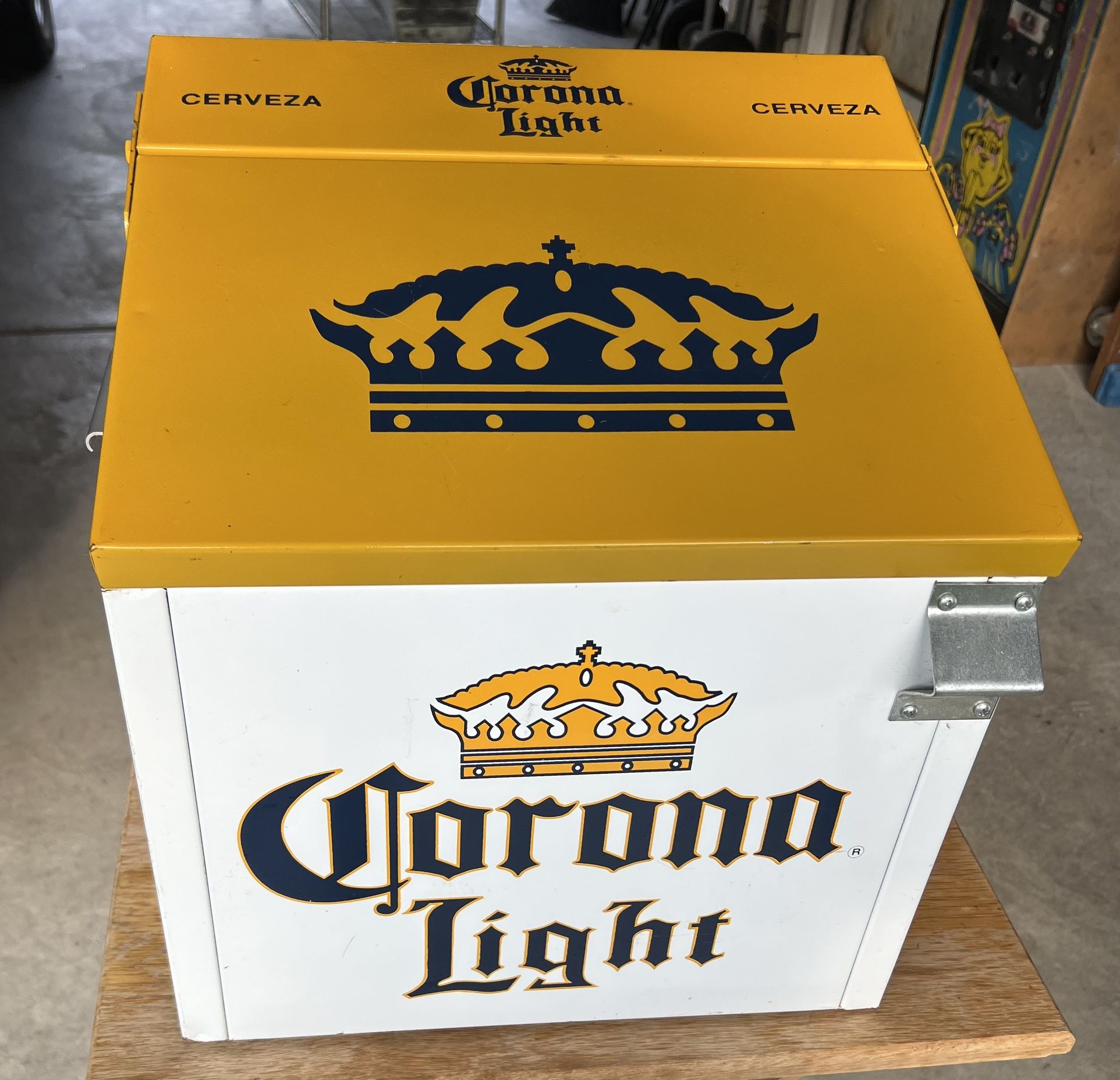 Corona Metal Cooler