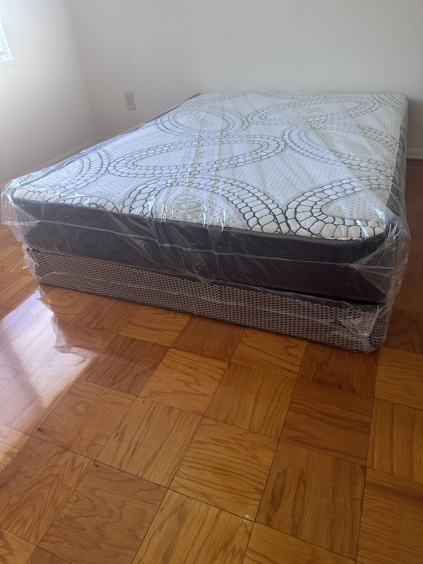 Queen Mattress Come With Free Box Spring - Same Day Delivery 