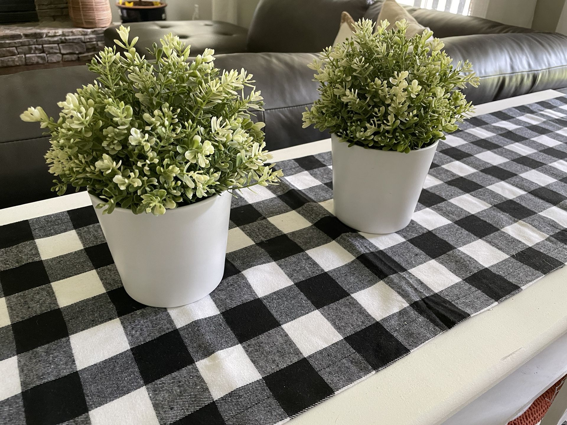 Artificial plant and Removable White ceramic Pots 