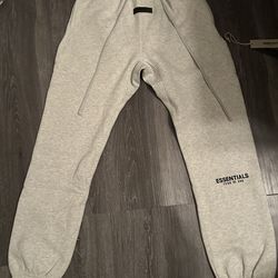 ESSENTIALS•SWEATPANTS