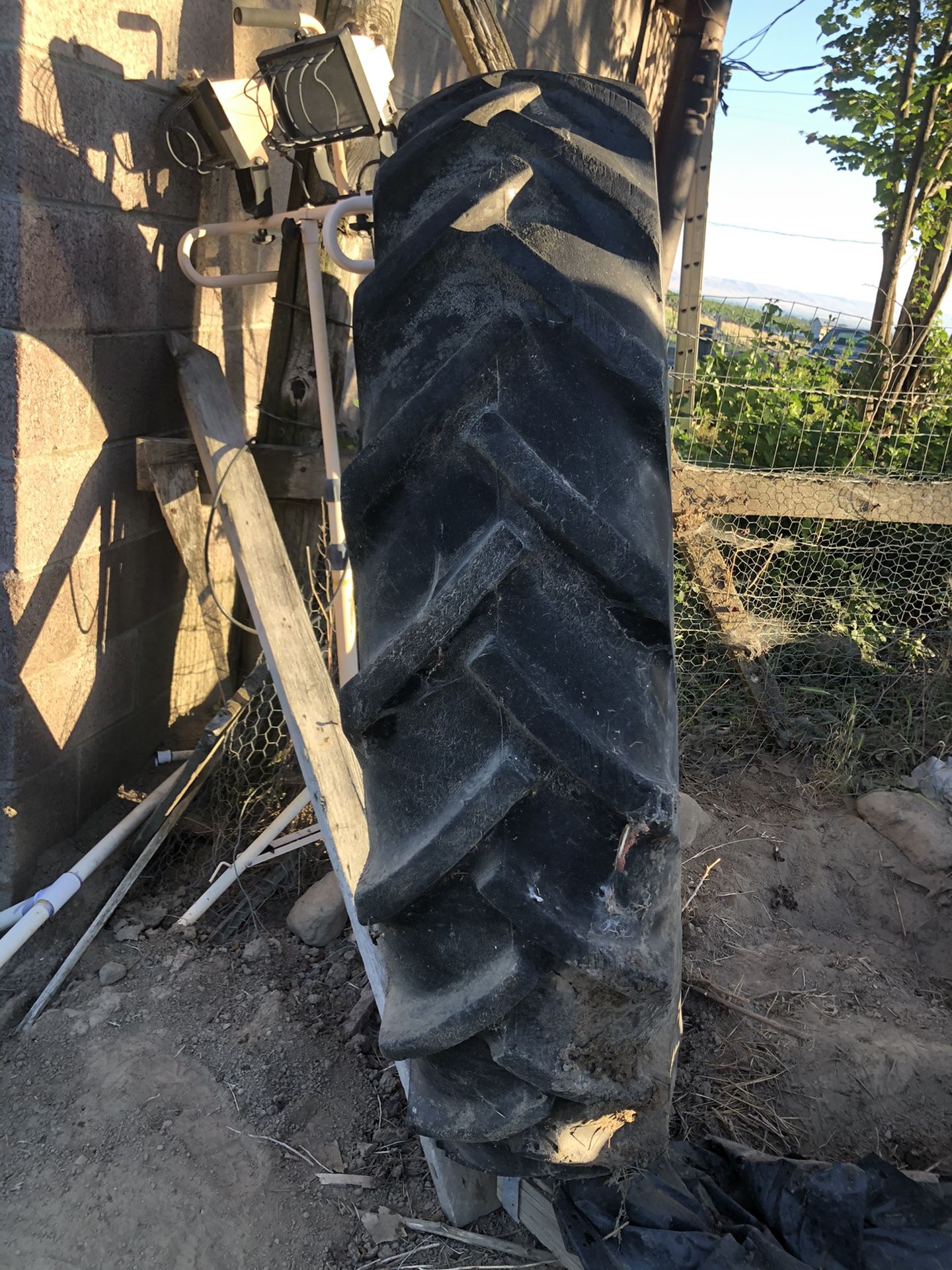 Tractors tires 40 x 11 used