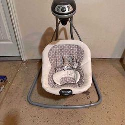 oil really Baby Swing – Gentle and Snug for Your Little Angel's Rest